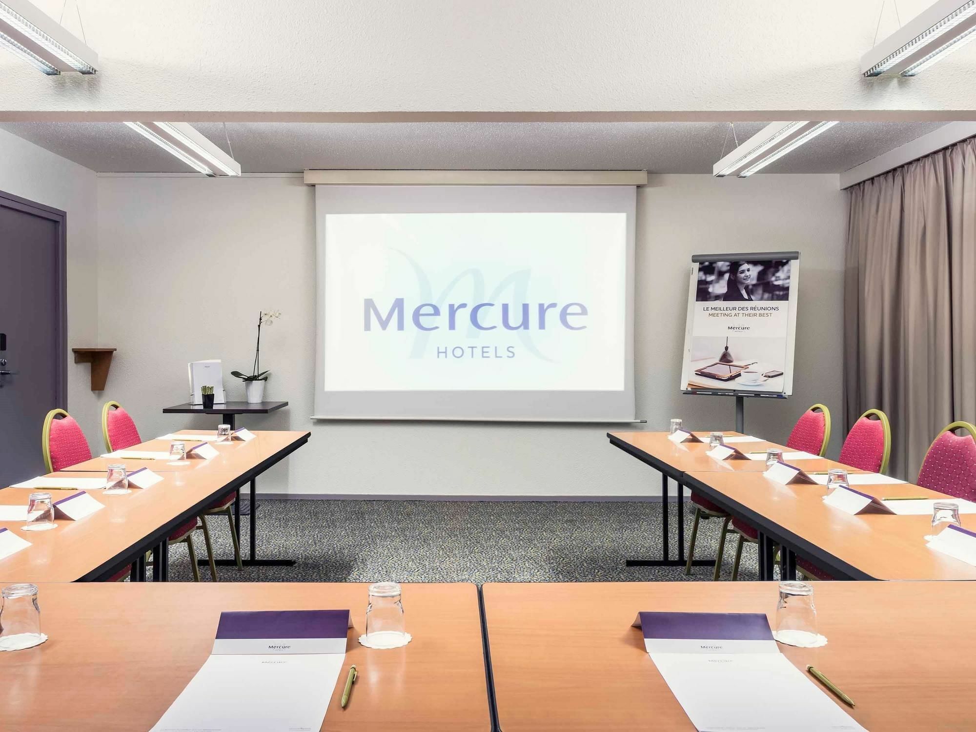 Отель Mercure Paris Le Bourget Aeroport Ле-Блан-Мениль Экстерьер фото