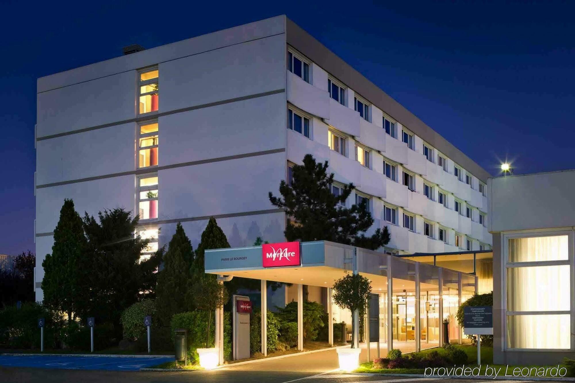 Отель Mercure Paris Le Bourget Aeroport Ле-Блан-Мениль Экстерьер фото